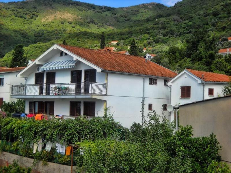 Vila Umicevic Hotel Bijela Bagian luar foto